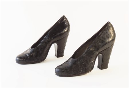 DUE PAIA DI CALZATURE VINTAGE un paio di decoletté in pitone nero, Rimondini...