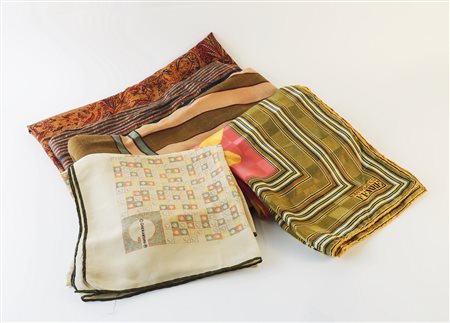 LOTTO DI ACCESSORI VINTAGE una sciarpa ed un foulard Gherardini, un foulard...