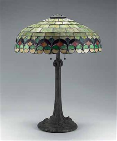 Manifattura Americana. Lampada da tavolo, base in bronzo, diffusore in vetro...