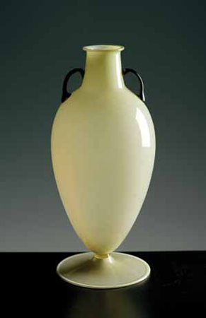 S.A.I.A.R. Ferro Toso. Vaso in vetro lattimo incamiciato beige con piccole...