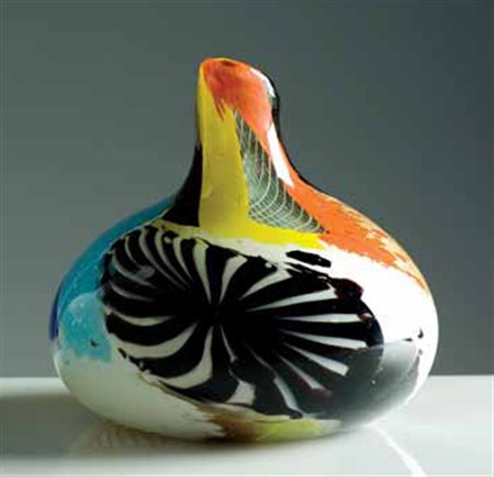 Vetreria Aureliano Toso. Vaso “Oriente” in vetro con decoro a paste...