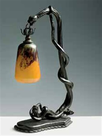 Daum. Lampada da tavolo con diffusore in pasta di vetro arancione e sfumature...