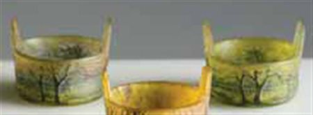 Daum. Coppia di saliere in vetro a cammeo e smalto, decorate a paesaggi con...