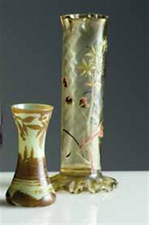 Gallé. Vaso in vetro soffiato con decoro a smalti, 1900 circa. Firma a...