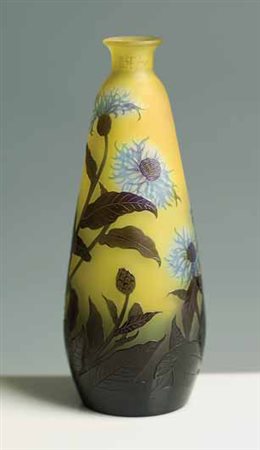 Gallé. Vaso in vetro a cammeo con decoro a fiordalisi su fondo giallo, 1900...