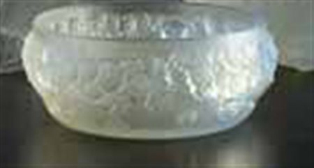 Lalique. Coppa in vetro opalescente “Primaveres” con fiori a rilievo, 1930...