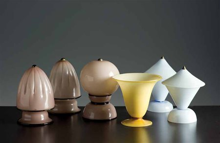 Manifattura Muranese. Lampada da tavolo in vetro incamiciato rosa con...