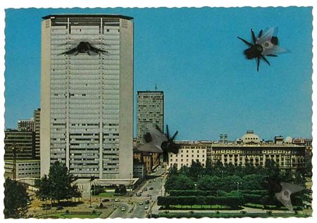 Francesco DE MOLFETTA Garbagnate Milanese 1979 Pericolo - L’invasione di...