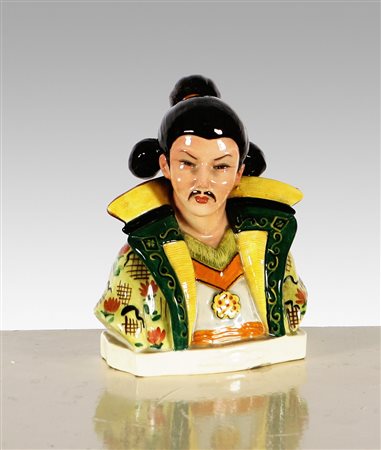 PRODUZIONE ITALIANA - ITALIAN WORK. Busto di samurai in ceramica dipinto a...