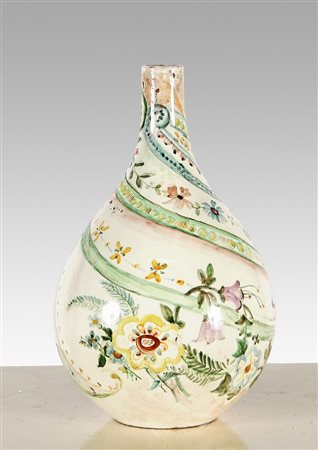 PRODUZIONE ITALIANA - ITALIAN WORK. Vaso in ceramica dipinto a mano. Hand...
