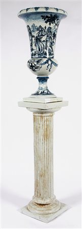 PRODUZIONE ITALIANA - ITALIAN WORK. Colonna in ceramica bianco sporco...