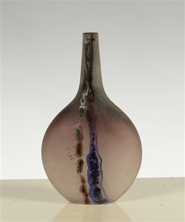 BARBINI. Vaso scavo a forma di bottiglia. Glass vase, shape of an engraved...