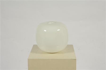 BARBINI ALFREDO. Lampadario a sfera in vetro bianco opaco. Ball lamp in dull...