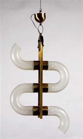 PRODUZIONE ITALIANA - ITALIAN WORK. Bel lampadario a 6 luci degli anni 60....