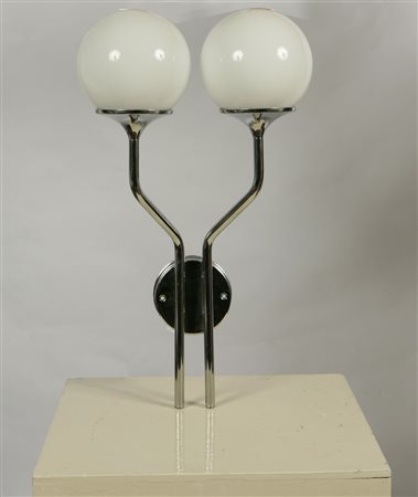 REGGIANI. Tre appliques,struttura in metallo lucidato,diffusori a sfera in...