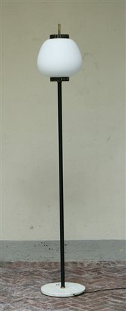 Lampada da terra. Floor lamp. Marmo, ottone, metallo laccato. Cm 30x178....