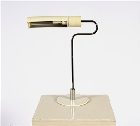 PRODUZIONE ITALIANA - ITALIAN WORK. Lampada da tavolo. Metallo verniciato e...