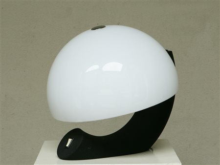 ANONIMO. Lampada da tavolo. Table lamp. Metallo e plastica. Cm 43x42x38....