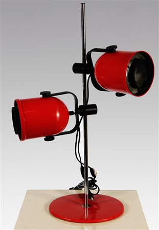 PRODUZIONE ITALIANA - ITALIAN WORK. Lampada da tavolo. Metallo cromato e...