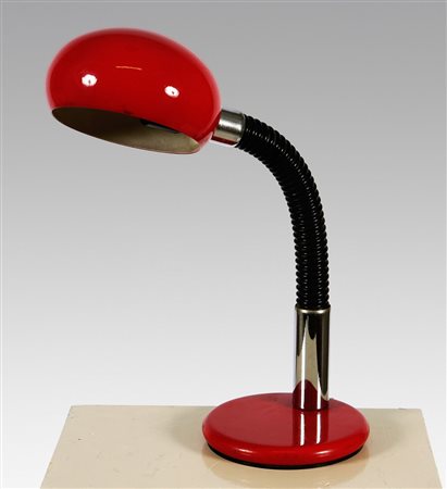 PRODUZIONE ITALIANA - ITALIAN WORK. Lampada da tavolo snodabile con diffusore...