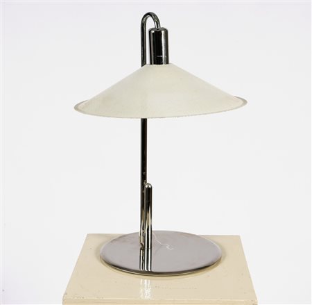 PRODUZIONE ITALIANA - ITALIAN WORK. Lampada da tavolo. Struttura in metallo...