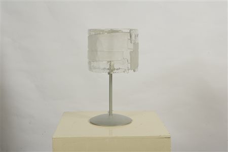 MAZZEGA AV. Lampada da tavolo. Table lamp. Metallo e vetro soffiato. Cm...