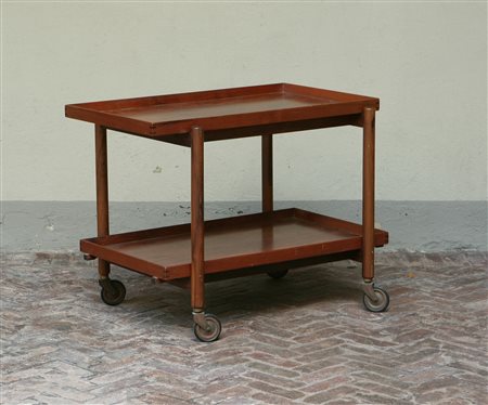 Carrello di produzione svedese. Legno di teak. Cm 77x63x46. Anni '60