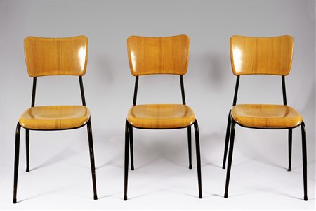 PRODUZIONE ITALIANA - ITALIAN WORK. Tre sedie in ferro pieno e bachelite....
