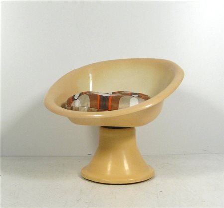 COURTEQUISSE CLAUDE. Sedia. Chair. Plastica. Cm 73x63x70. Sedia del 1960 per...