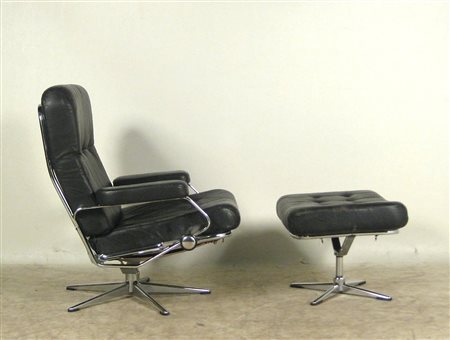 Poltrona regolabile con poggiapiedi degli anni 70. Lounge chair with ottoman...