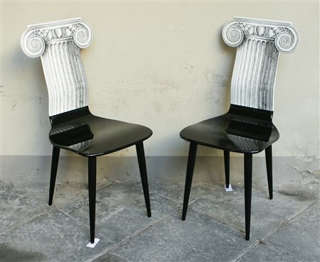 FORNASETTI PIERO (1913 - 1988). Due indimenticabili sedie Capitello Ionico....