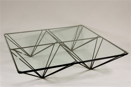 PIVA PAOLO (N. 1950). Tavolino basso ' Alanda ' per B&B Italia. Low table...