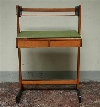 REGUITTI. Scrittoio. Writing table. Legno di faggio e Skai. Cm 74,6x109x48....