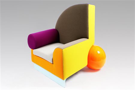 SHIRE PETER (N. 1947). Poltyrona "Bel Air" Legno e tessuto. Cm 123x125x109....