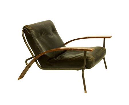 PRODUZIONE ITALIANA Poltrona con struttura in metallo laccato e legno curvo....