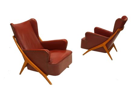 GOTTARDI MARIO Coppia di poltrone in legno curvo e skai imbottito. Anni '50...