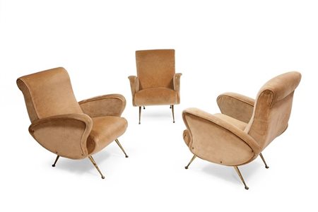 PRODUZIONE ITALIANA Tre poltrone con struttura in velluto imbottito e...