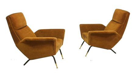 PRODUZIONE ITALIANA Coppia di poltrone con struttura in metallo e imbottitura...