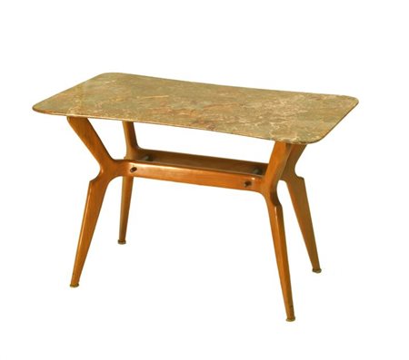 CASSINA Tavolino con base in legno e giunti in ottone, piano in marmo. Prod....