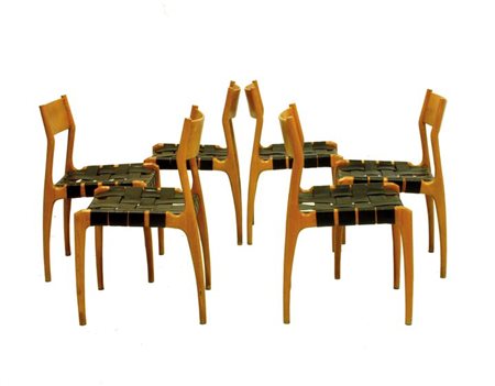STUDIO TIPI 993 Sei sedie con struttura in legno e rivestimento in skai....