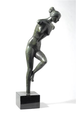 Vitaliano De Angelis (Firenze, 1916-2002) VENERE Bronzo a patina verde, cm. h...