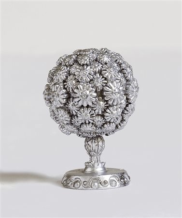 Takashi Murakami (Tokio, 1962) FLOWER BALL / SILVER, 2003 cm. 4,5; esemplare...