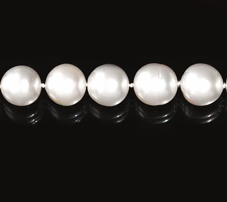 Collana in oro bianco e perle australianerealizzata ad una fila di perle...