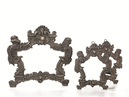 TRE CARTA GLORIA, SEC. XIXin metallo argentato e sbalzato a volute e fiori,...