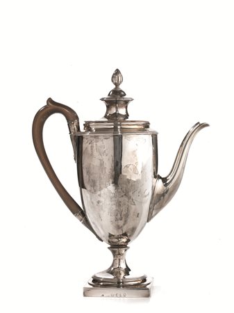 TEIERA, LONDRA, 1798in argento liscio, corpo piriforme su base quadrata,...
