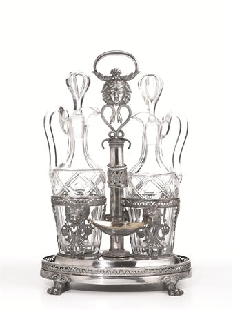 OLIERA, SEC. XIXin argento, base ovale su quattro piedini a zampa ferina,...