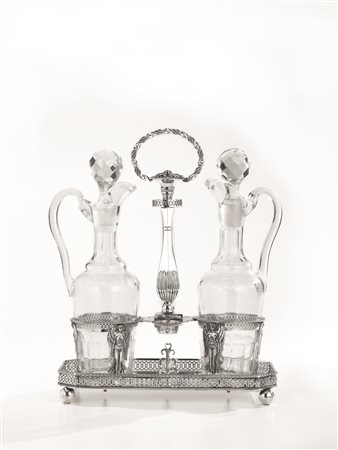 OLIERA, PARIGI, FINE SEC. XVIII in argento, base ottagonale con bordo...