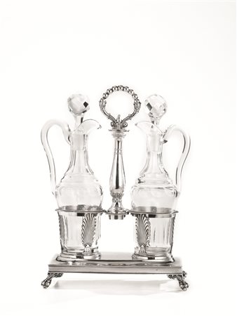 OLIERA, PARIGI, PRIMA METÀ SEC. XIXin argento, base rettangolare su quattro...