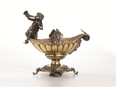 Coppa, Austria-Ungheria, sec. XIXin argento vermeille, modellato a navicella...