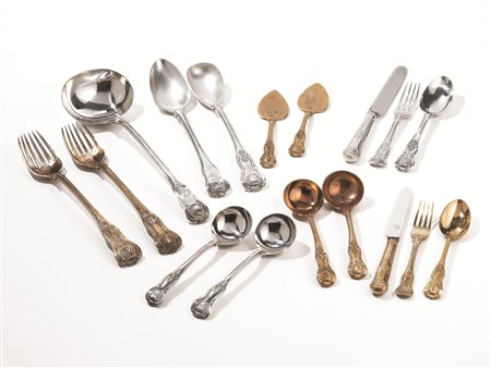 SERVITO DI POSATE, LONDRA, SEC. XIXIn argento e vermeil, manici decorati da...